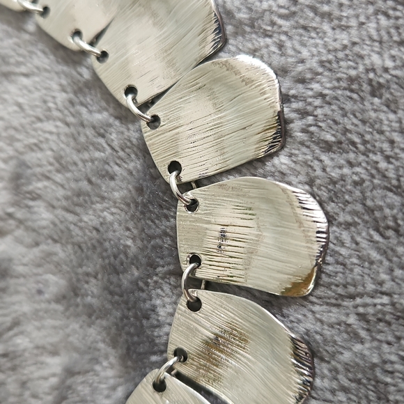 A Silver Tone Reversible Necklace with  Polished & Striated Sides 16 inches. - Picture 5 of 11